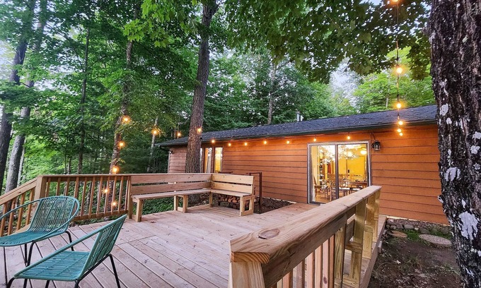 Hayward Cottage | Experience Comfort with King Bed, EV Charger & Arcade