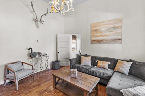Mooringsport House | Available This Wkend, Historic, Porch Swing