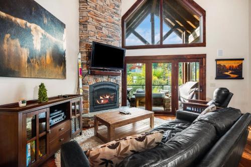 Sandpoint House | Avalanche #1