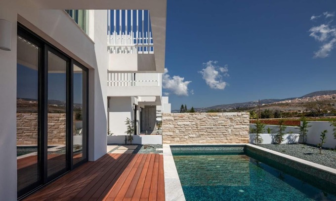 Emba Villa | Spacious Avalon 1 Villa: Family-Friendly Retreat for 6