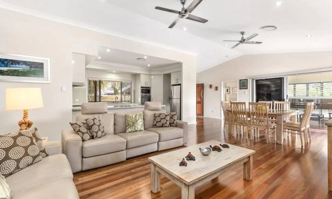 Kingfisher Bay House | Indulge in Avalon: 4 Bedroom Oasis on Fraser Island
