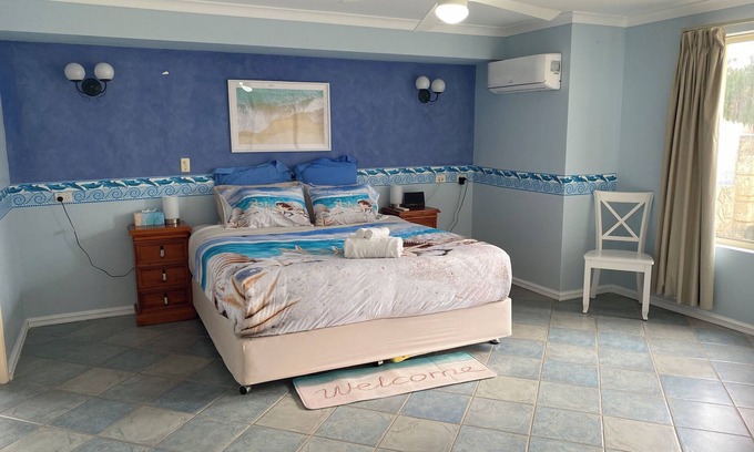 Wannanup House | Beachfront Avalon Bay Beach House with Ocean View Amenities