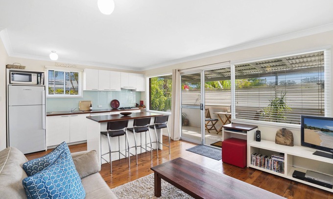 Avalon Beach Apartment | Romantic Avalon Beach Break: Steps from the Ocean View