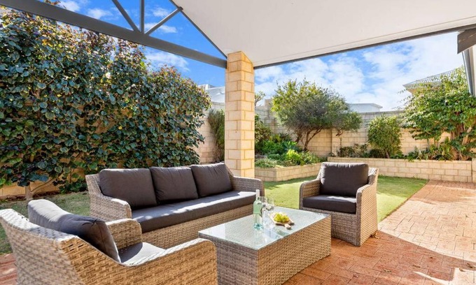 Wannanup House | Family-Friendly Avalon Beach Escape with Free Wifi