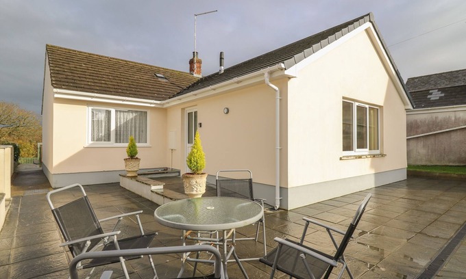 Cilgerran Cottage | Family-Friendly AVALON Holiday Cottage in Cilgerran