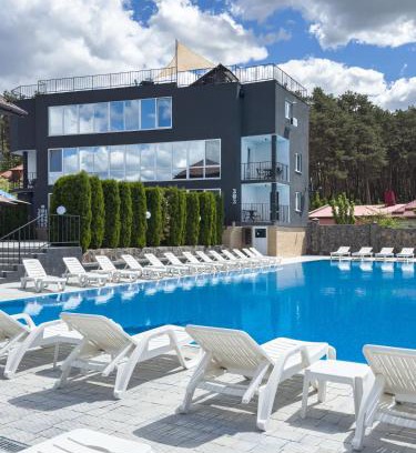 Lviv Oblast Hotel | Stunning Avalon Hotel & Pool with Ocean View and Dining