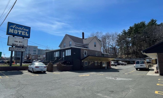 Saugus Hotel | Family-Friendly Retreat at Avalon Motel for Your Getaway