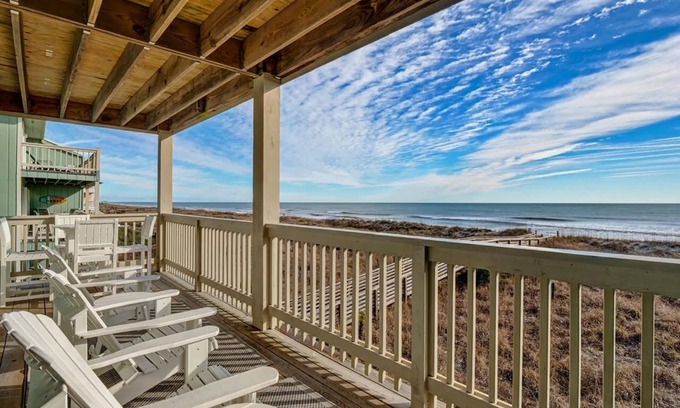 Carolina Beach Condo | Guest Rated 10/10: Avalon's Cove with Ocean Views & Pool