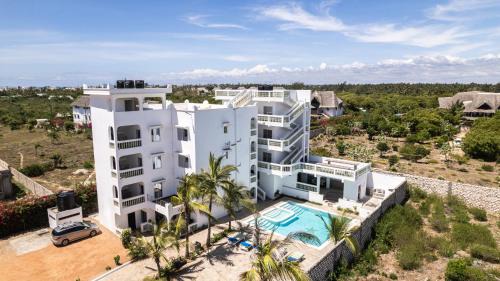 Watamu House | Discover Avana Resort Watamu: Poolside Family Retreat