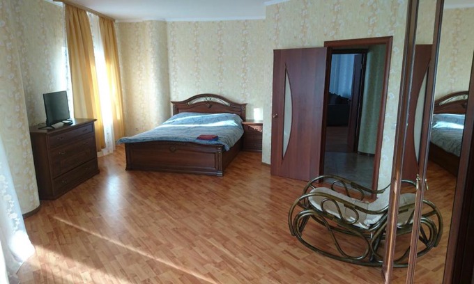 Tsentralnyy okrug Apartment | Pet-Friendly Stay at Avangard 72 on VLKSM Avenue