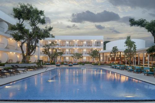 Chaweng City Center Hotel | Elegant Avani Chaweng Samui Hotel & Beach Club Escape