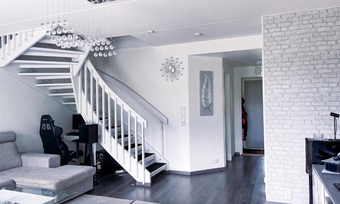 Jyvaskyla Apartment | Explore Avara: Stunning Two-Level Apartment with Ocean Views