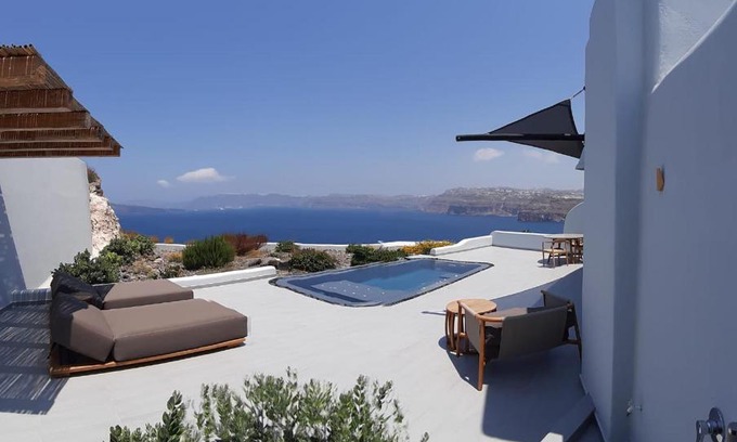 Akrotiri Bed & Breakfast | Experience Avatar Suites: Oceanfront Bliss & Spa Retreat