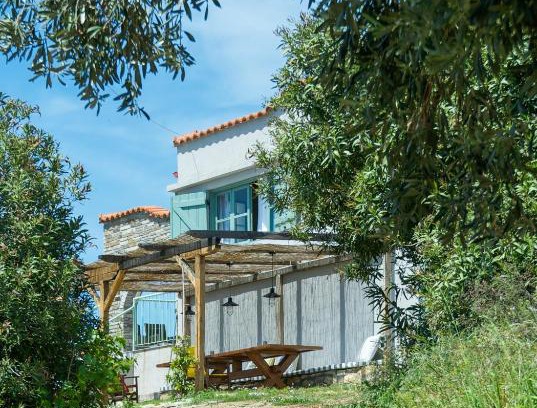 Ouranoupoli House | Pet-Friendly Avaton Farm with Ocean View & Top Ratings