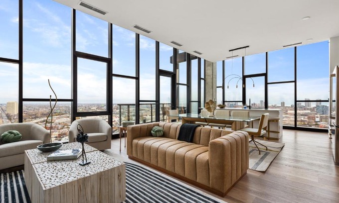 River West Apartment | Elegant Presidential Penthouses with Scenic Views - Cloud9