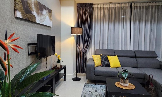 Cyberjaya House | Modern Avenpeak Homestay with Pool, Netflix & Self Check-in