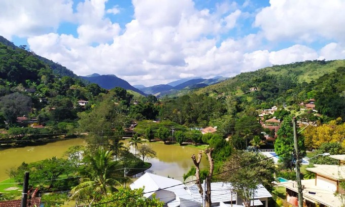Araras House | Relaxing Getaway in Secretário with Nature Trails & Pets