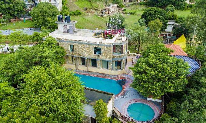 Udaipur District Hotel | Relax at CZAR Palace Resort Udaipur with Pool and Dining