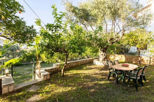 Avia House | Avia's Seaside Hideaway: Family & Pet Friendly Retreat