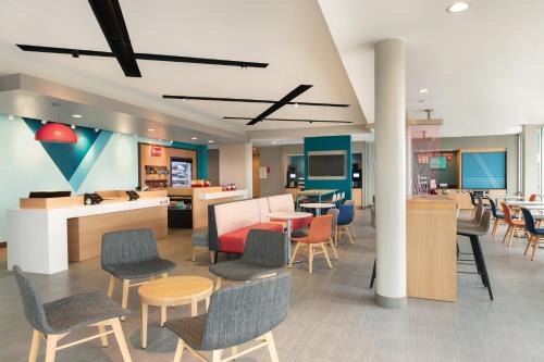 Beaumont Hotel | Pet-Friendly Avid Hotels - Beaumont with Breakfast & More