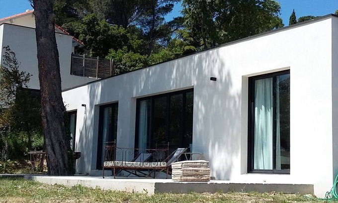 Les Angles House | Contemporary Villa with Pool and Spa in Avignon Heights