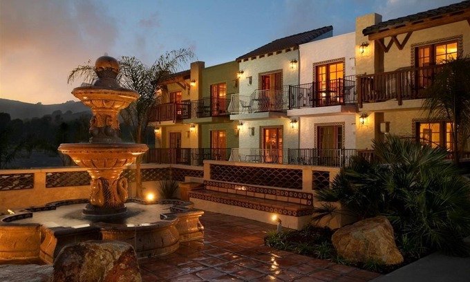 Avila Beach Hotel | Experience Avila La Fonda Hotel: 4-Star Comfort Awaits