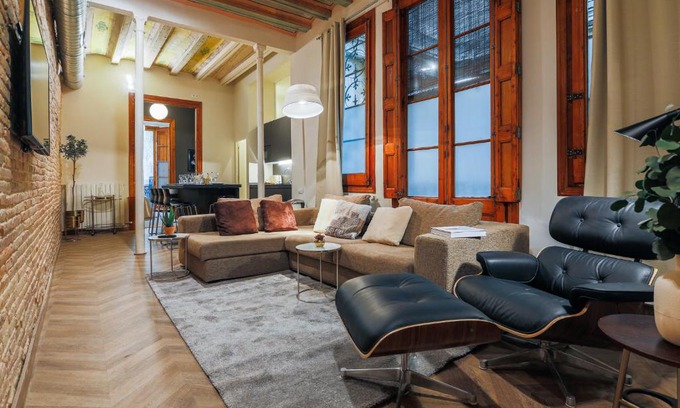 Gothic Quarter Apartment | Discover Avinyó: Family-Friendly Loft in Gothic Quarter