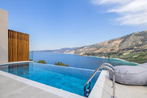Argostoli Apartment | Relaxing Avithos - Lassu Retreat with Oceanfront Pool