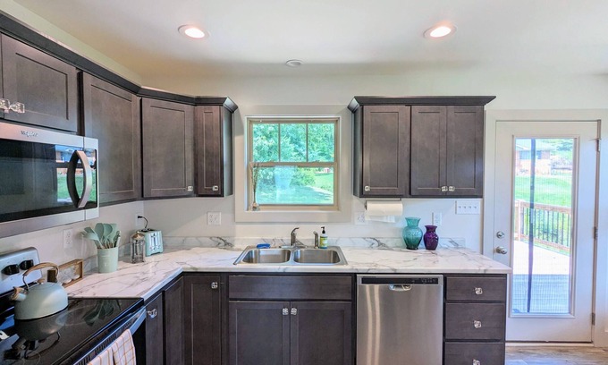 Mars Hill House | Idyllic AVL-Area Mountain Retreat: Family-Friendly Escape