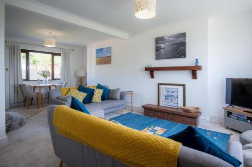 Llangennith House | Pet-Friendly Avoca: 3 Bedroom Holiday Home in Llangennith