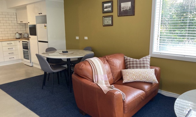Avoca Beach Apartment | Oceanfront Avoca Beach Guesthouse - Rated 9.8/10 by Guests