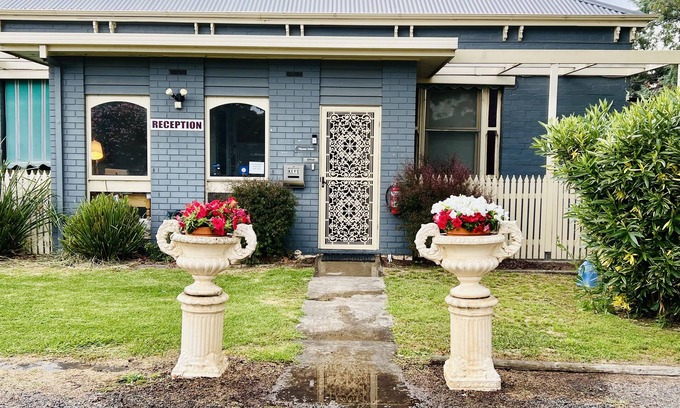 Avoca Hotel | Eco-Friendly Avoca Motel with Breakfast & Family Amenities