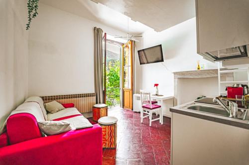 San Pellegrino Terme Apartment | Pet-Friendly AvocadHouse: Scenic Views Await You