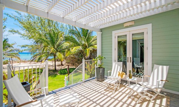 West Bay House | Relax at Avocado Cottage with Hot Tub & Kitchen Amenities