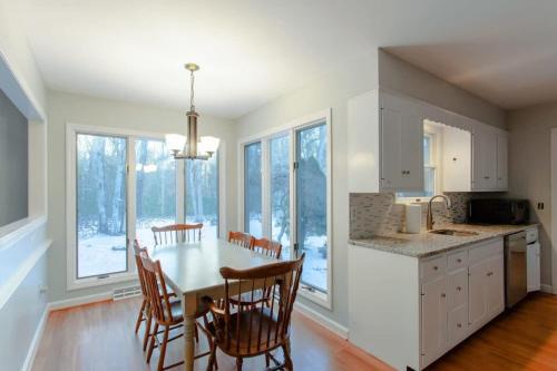 Harwich Port House | Book Your Fall Getaway at Our 4-Star Pet-Friendly Hotel