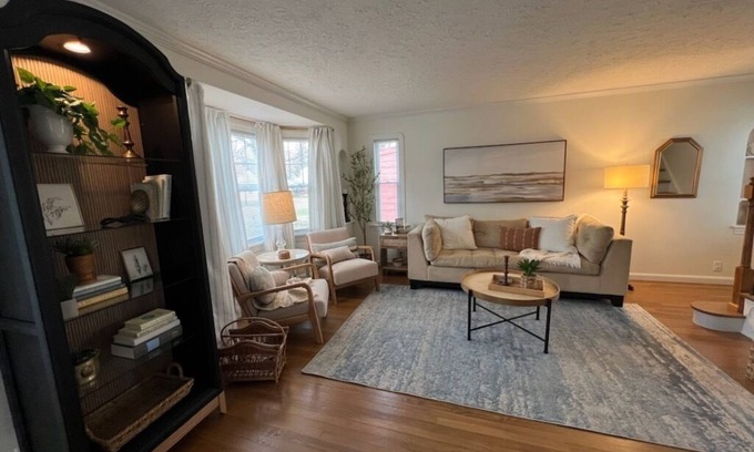 Avon Lake House | Avon Lake Retreat - Pet & Child Friendly 2BR Home