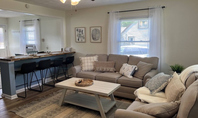 Avon Lake Cottage | Idyllic Avon Lake Cottage with Kitchen Near Lake Erie