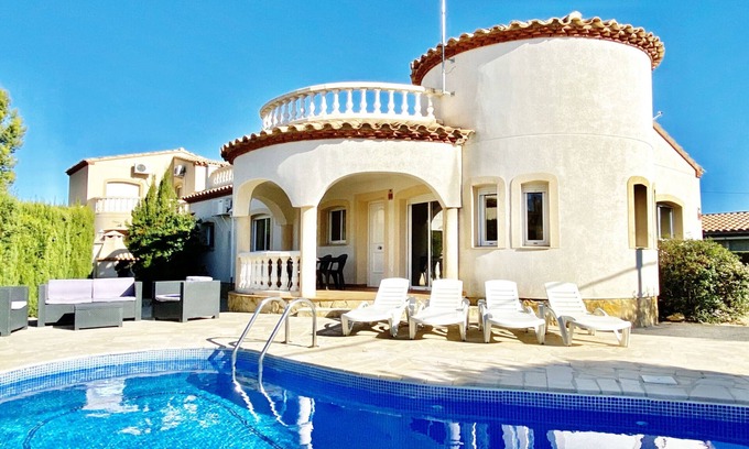Les Tres Cales Villa | Family-Friendly Avondale Steps from the Beach with Pool
