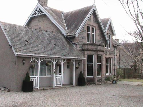 Kingussie House | Pet-Friendly Avondale House with Hot Tub & Breakfast