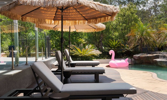 Pitt Town House | Indulge at Avondale - Premier Country Retreat with Spa