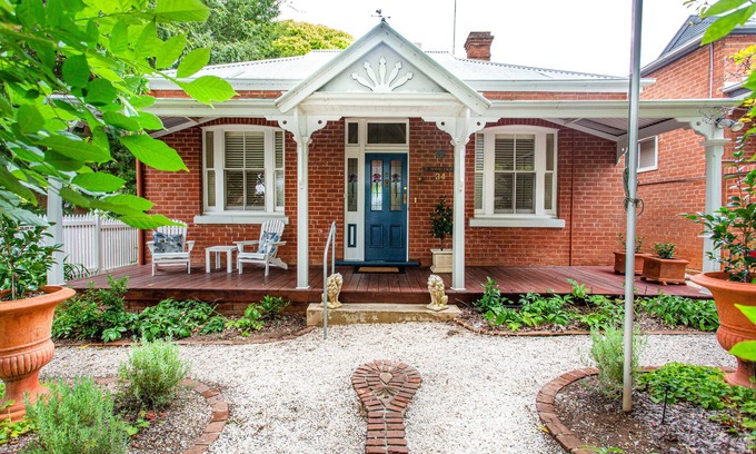 Cowra House | Avonleigh - 3 Bedroom Home with Garden Near Town Center
