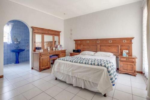 Greater Johannesburg Metropolitan Area Bed & Breakfast | Indulge at Avontuur Mason: Pool, Breakfast & Hot Tub Awaits
