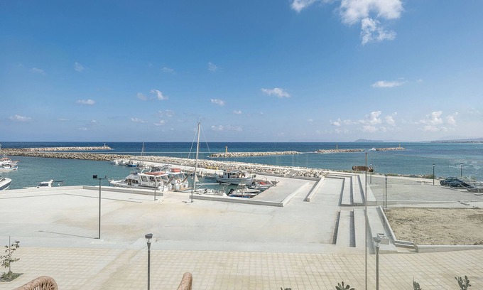Kolymbari Hotel | Unforgettable Avra Apartments Kolymbari Harbour Experience