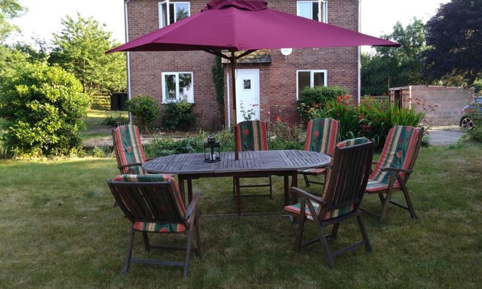 Church Stoke House | Avryn Cottage: Breathtaking Vistas & Family-Friendly Stay