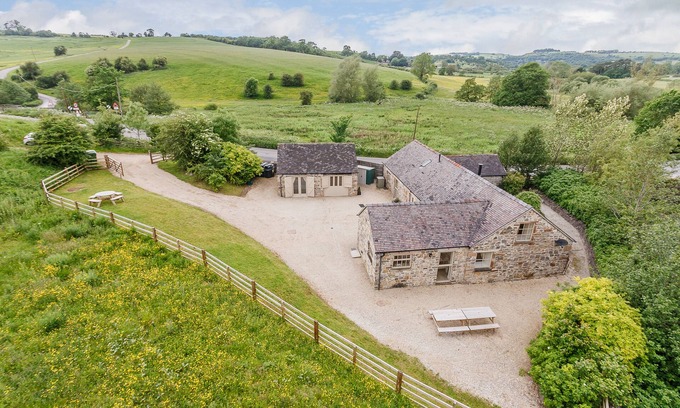 Bradbourne House | Indulge in Tissington Ford Barn: Pet-Friendly Retreat