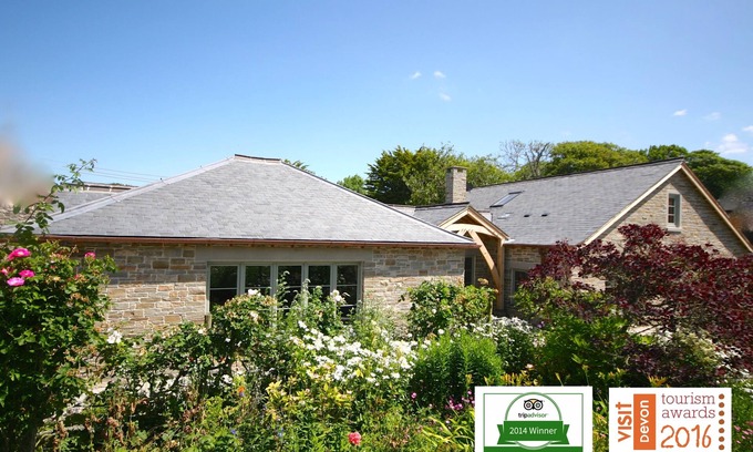 Putsborough Cottage | Award-Winning Cottage by the Sea with Jacuzzi & Ocean Views