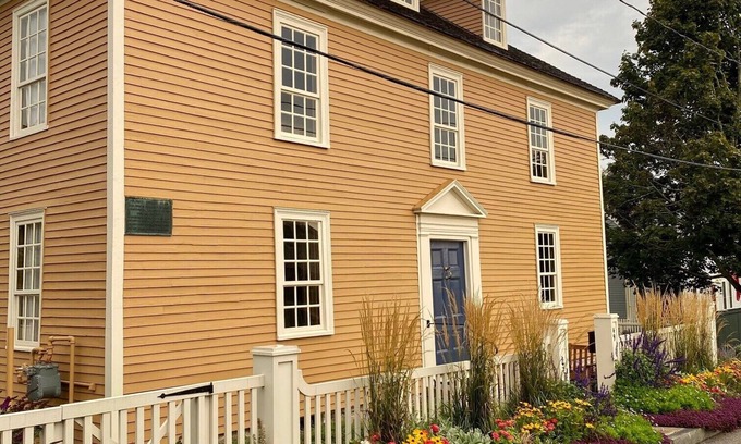 Portsmouth House | Premier House in Portsmouth's South End with Ocean Views