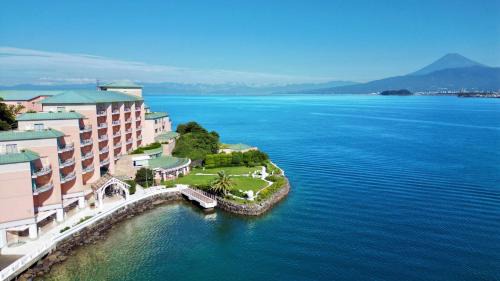 Numazu Hotel | Experience Awashima Hotel: 5-Star Comfort with Hot Tub