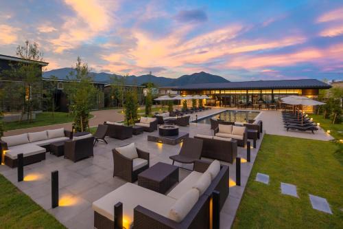 Fujikawaguchiko Hotel | Experience AWAUMI 富士・河口湖リゾート with Oceanfront Serenity