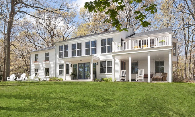 The Heights House | Bright Heights House: 5 Bedrooms with Ocean Views & Spa